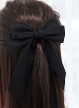 Load image into Gallery viewer, Hair bow: Peach / One size
