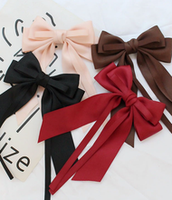 Load image into Gallery viewer, Hair bow: Peach / One size

